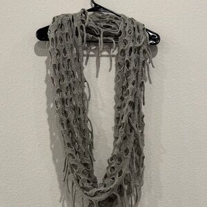 Elegant Gray Knit Scarf